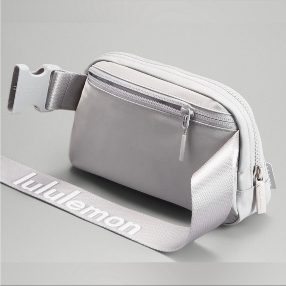 Lululemon Everywhere Belt Bag 1L - Picture 2 of 11